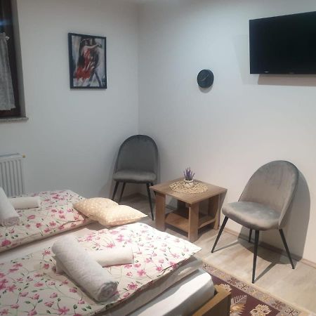 Apartman Filip Udbina Exterior photo