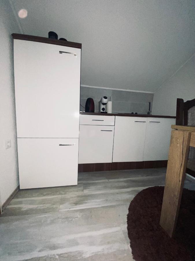 Apartman Filip Udbina Exterior photo