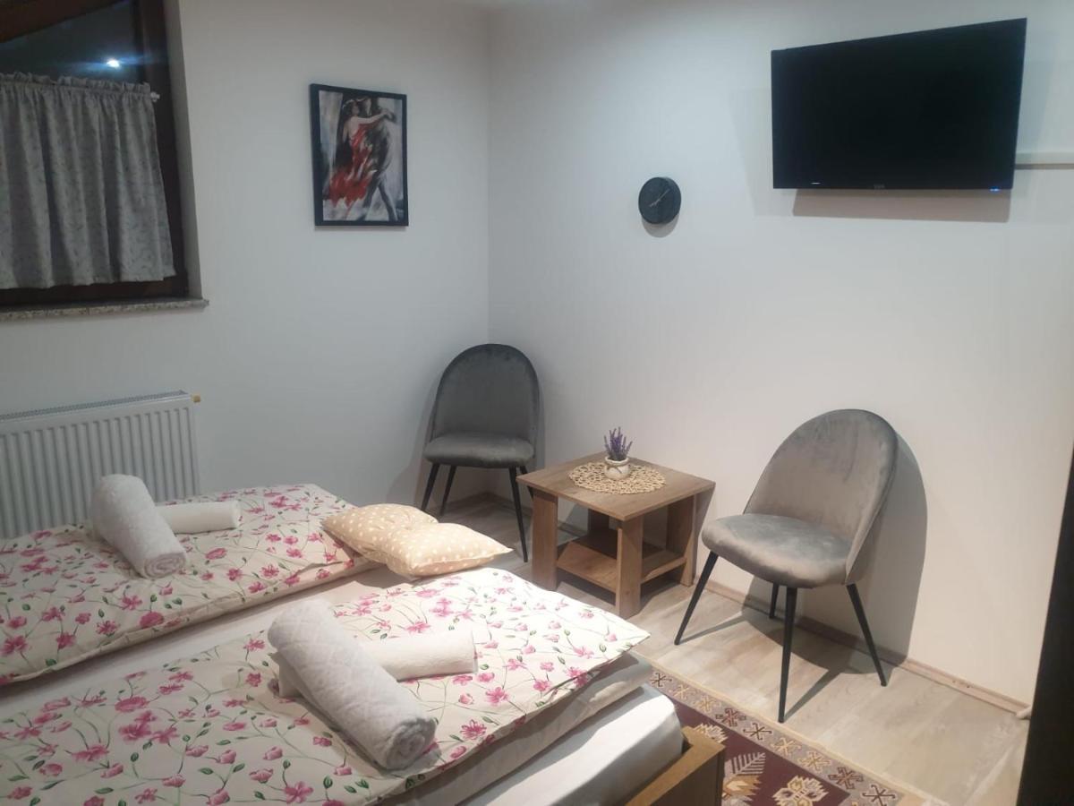 Apartman Filip Udbina Exterior photo